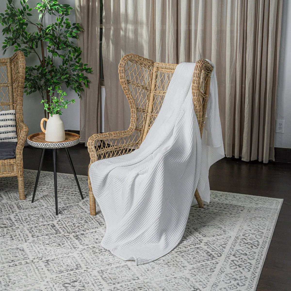 Comfy Cubs 100% Cotton Waffle Weave Throw Blanket Breathable Skin-Friendly Soft Lightweight, Textured Blanket