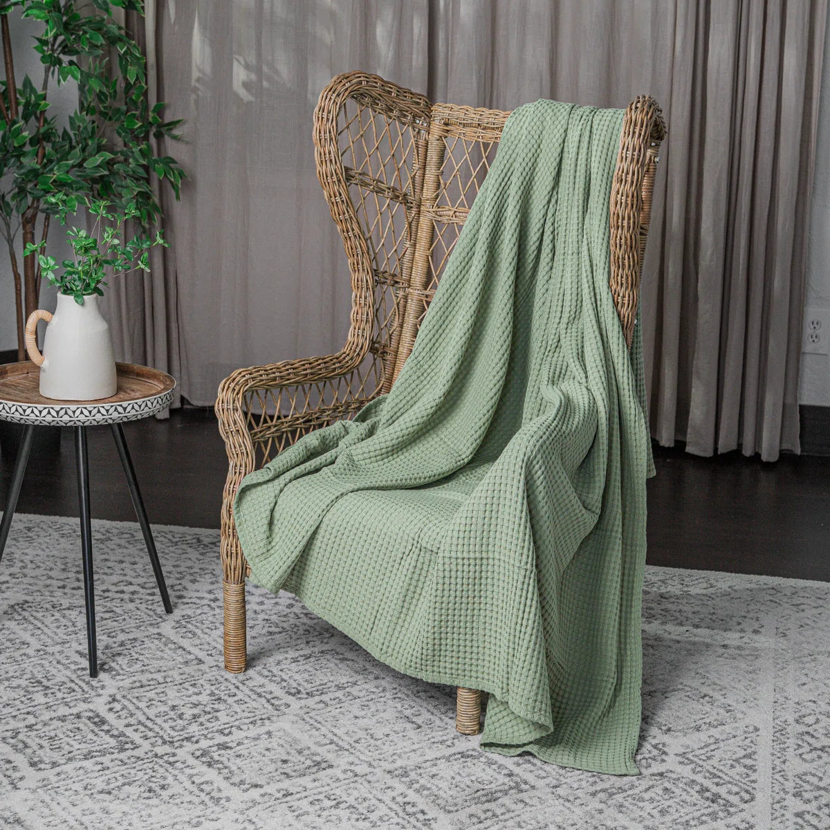 Comfy Cubs 100% Cotton Waffle Weave Throw Blanket Breathable Skin-Friendly Soft Lightweight, Textured Blanket